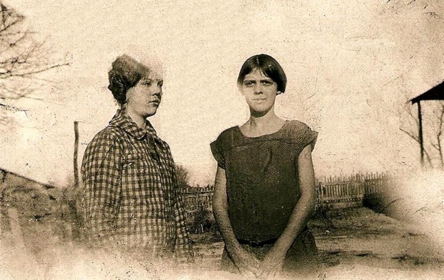 Agnes McMurry Armstrong and Myrtis Lorene Durmon