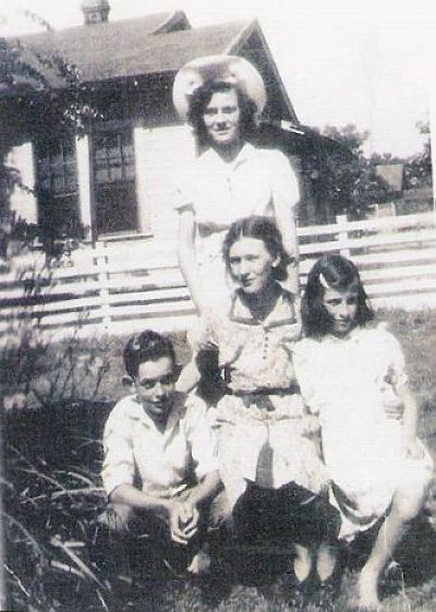 Children of Albert Henry Bethea and Ruby George Bethea, standing is Helen, seated is Billy Ray, middle is Arline and Faye Carol Bethea