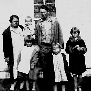 Enoch and Lilly Odel Poole Hollingsworth and Family