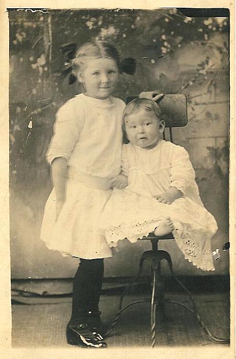 Linnie Mae and Beatrice Doggett