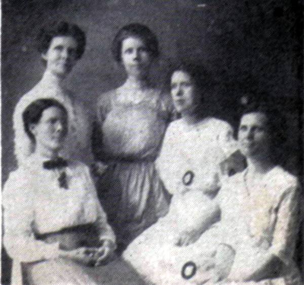 Mary, Eleanor, Nettie, Suzanna and Jane McFadden