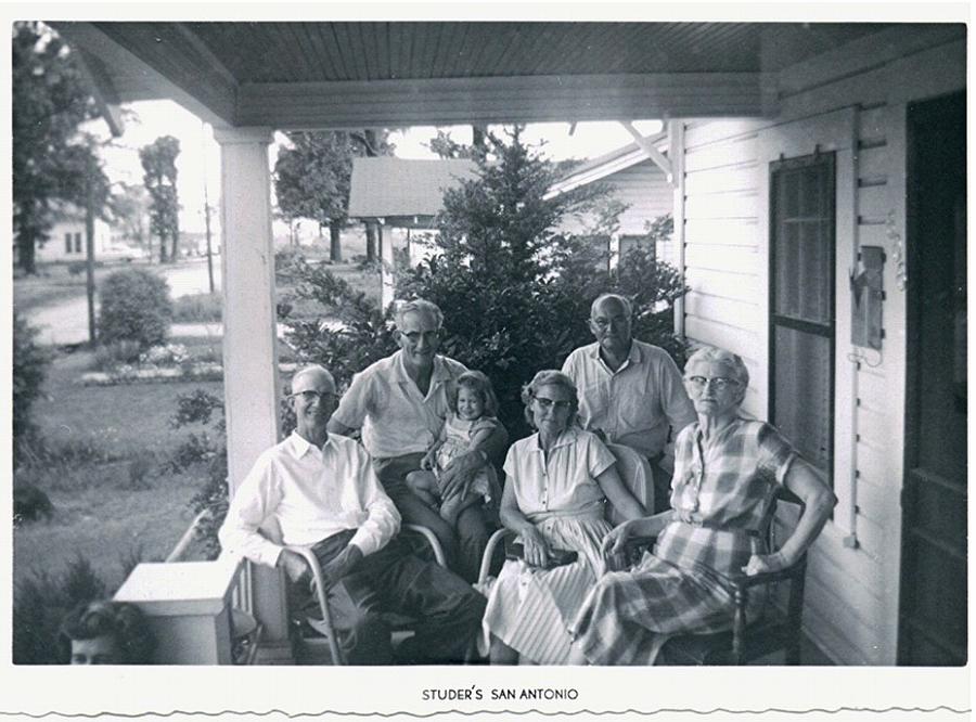 Hoyle Wear holding unknown child, Fred Nixon, Arthur and Mamie Lee Mormon Wear and Sarah Permelia Wear Nixon.