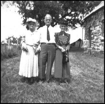 Description: C:\Users\ruthann\Documents\Genealogy\Fulton County Genweb\Revised Version SEP 2012\holloways1.jpg