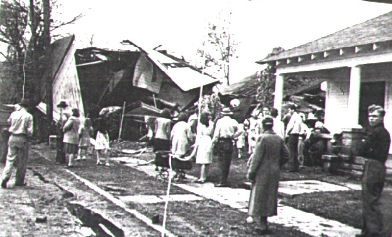 1947_Tornado.jpg (116018 bytes)