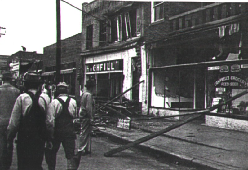 1947_tornado_1.jpg (97264 bytes)