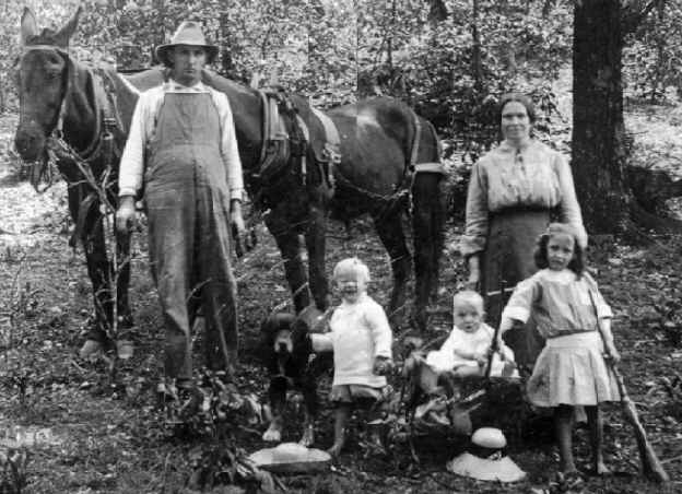 Millerfamily1912.jpg (45773 bytes)