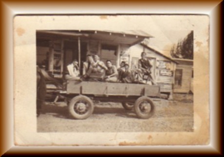 bardstore1940s.jpg (30970 bytes)