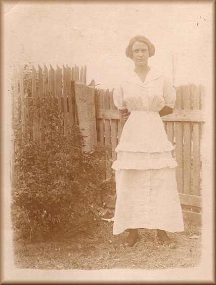 ledahickswalker.jpg (134826 bytes)